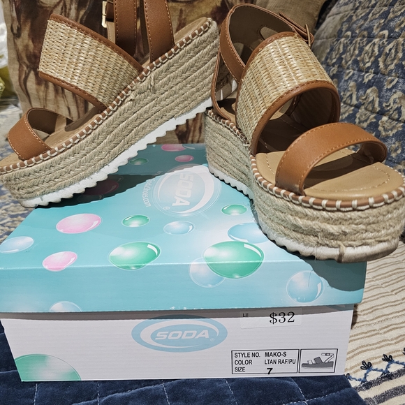 Soda Tan Platform Sandals - Picture 1 of 3